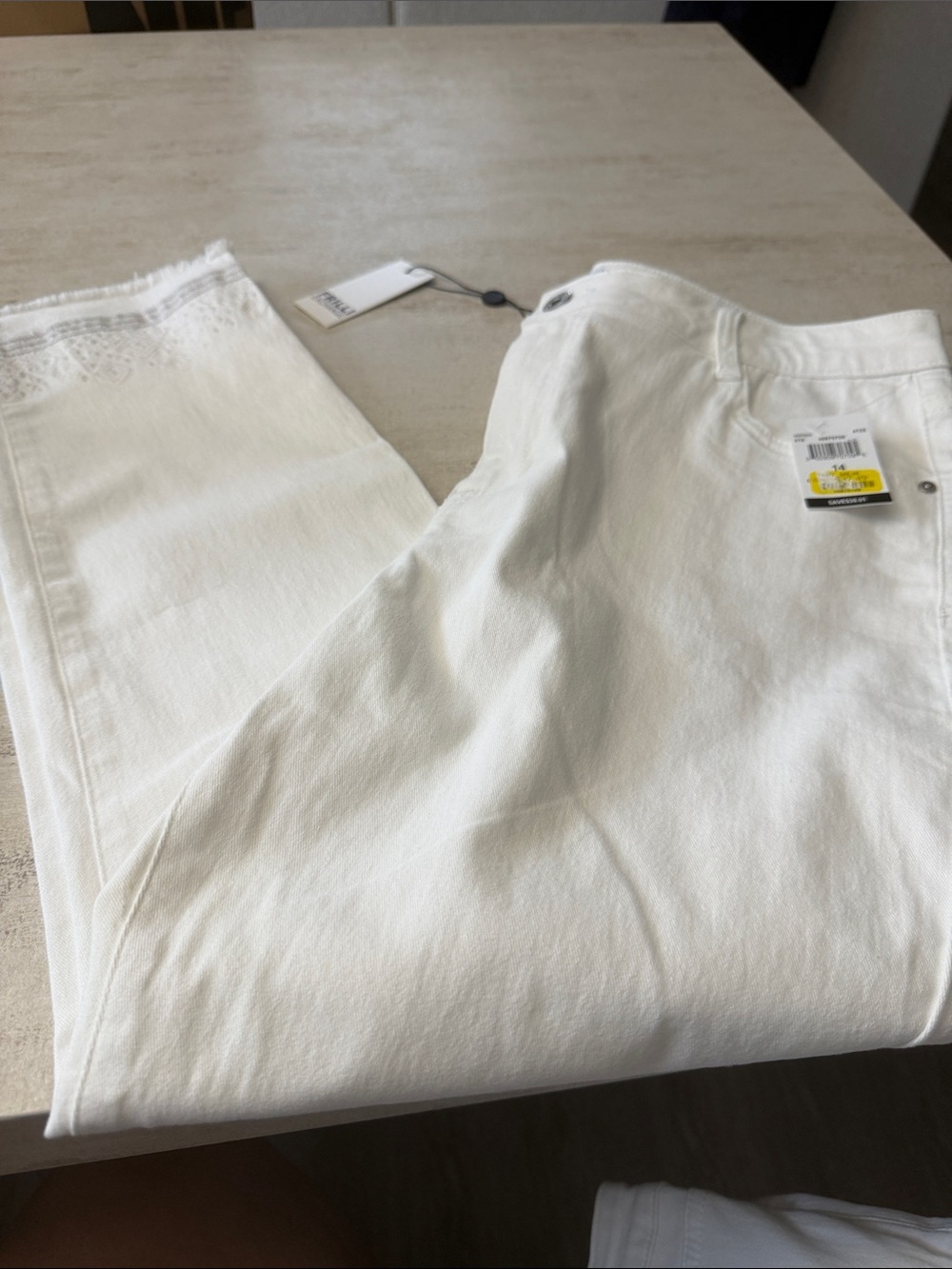 Embroidered ankle Women's White Cropped Jeans - detailed Ankle Length